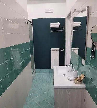 לינה וארוחת בוקר Casa Memi 4*